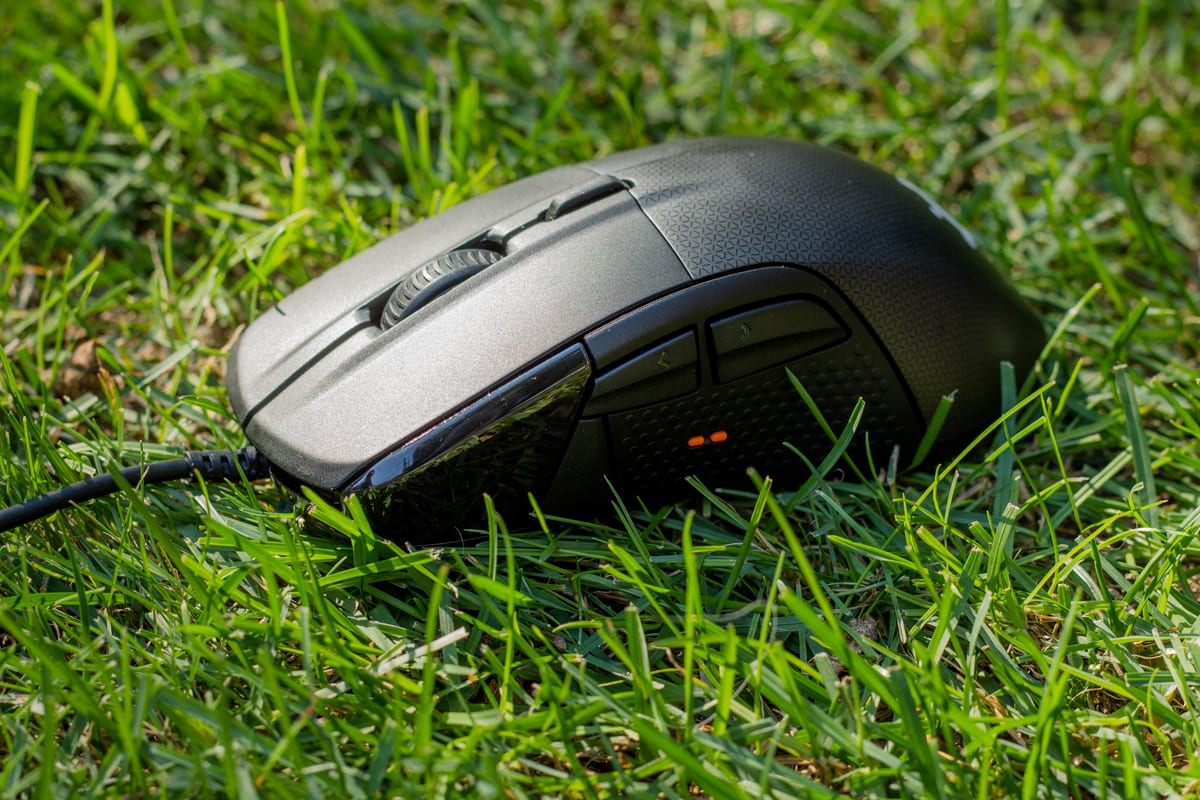 Recenzja: SteelSeries Rival 700 – Wibracje i ekran OLED
