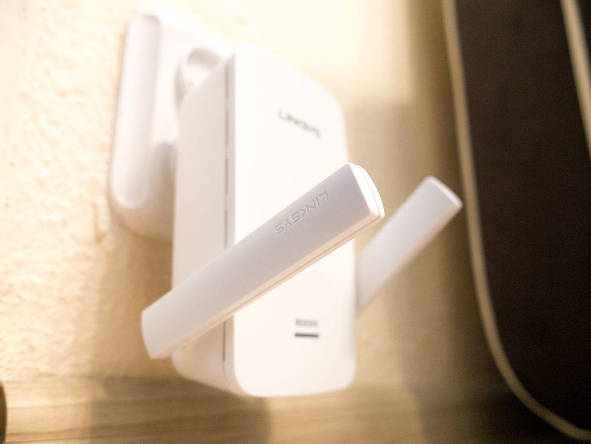 Brak zasięgu Wi-Fi? Linksys RE6300 na ratunek!